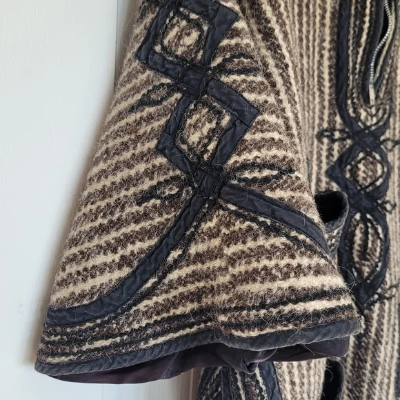 Vintage Lined Wool Cape - Picture 4 of 9